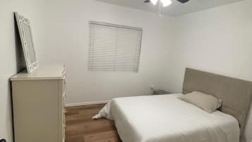 4 habitaciones, tabla de planchar con plancha, wifi y ropa de cama