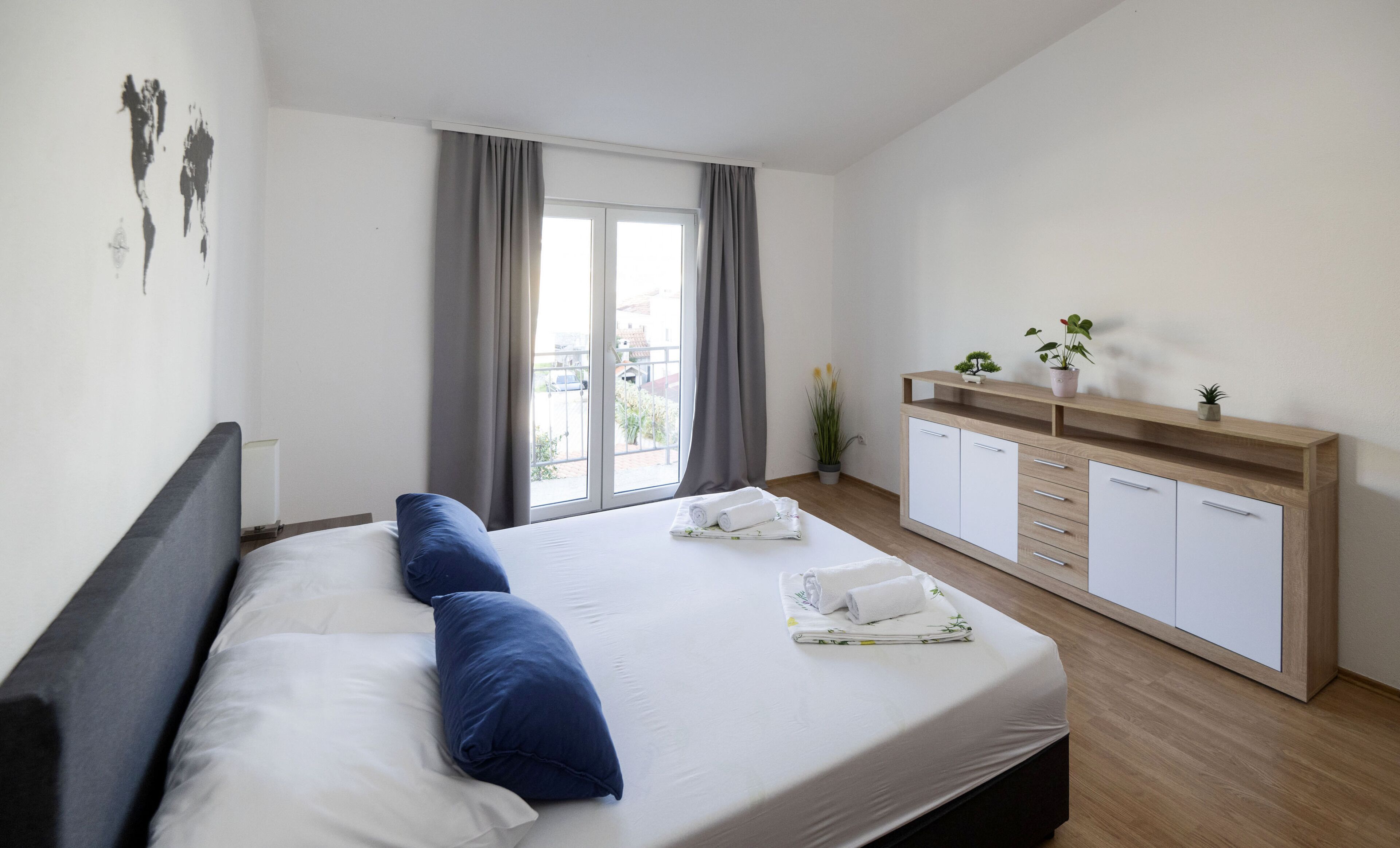 4 bedrooms, iron/ironing board, WiFi