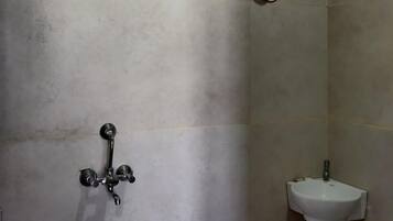 Basic Single Room | Bathroom