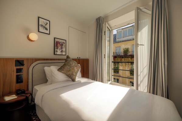 Classic Single Room, City View | In-room safe, desk, blackout drapes, soundproofing - SALVIA Paris (Paris)