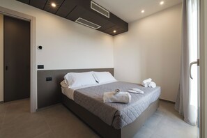 1 bedroom, in-room safe, blackout curtains, soundproofing