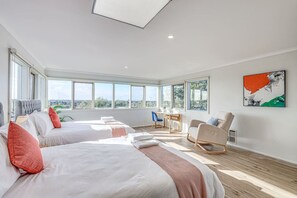 5 Schlafzimmer, Schreibtisch, Bügeleisen/Bügelbrett, Reisekinderbett