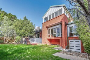 Exterior - StayAU Gorgeous 5BR Pet Friendly Home near Geelong (Leopold)