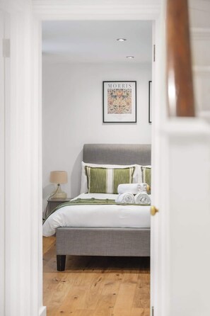 1 dormitorio, tabla de planchar con plancha, wifi y ropa de cama
