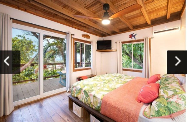 1 habitación, caja de seguridad en la habitación y escritorio 