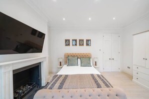 3 chambres, fer et planche à repasser, Wi-Fi, draps fournis