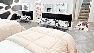 5 bedrooms, iron/ironing board, WiFi, bed sheets
