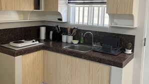 Fridge, cookware/dishes/utensils