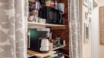 冰箱、微波炉、茶具/咖啡用具、电热水壶
