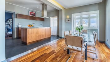 Luxury Penthouse, Harbour View | Private kitchen | Mini-fridge, oven, stovetop, espresso maker