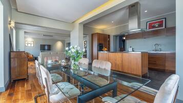 Luxury Penthouse, Harbor View | In-room dining