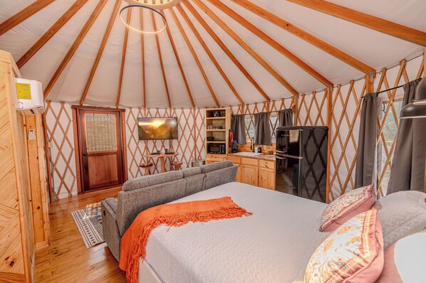 1 bedroom, free WiFi, bed sheets