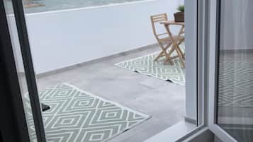 Studio Supérieur, balcon, vue plage | Terrasse/Patio
