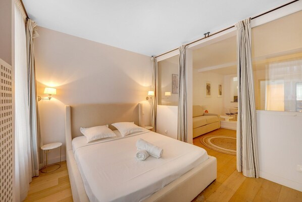 1 bedroom, internet, bed sheets