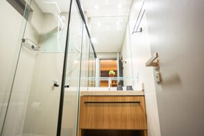 Apartment | Bilik Mandi | Pancuran mandi, tuala disediakan, tisu tandas 