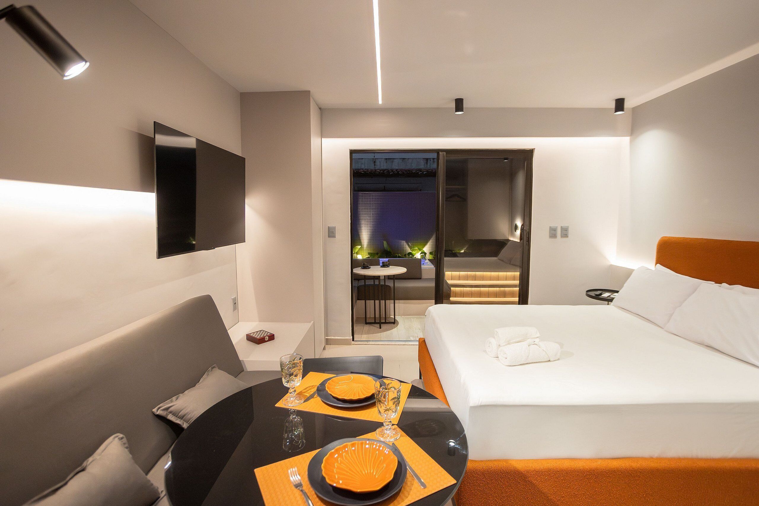 Laptop workspace, free WiFi, bed sheets