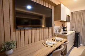 Luxury Apartment | Private kitchen | Fridge, microwave, blender, cookware/dishes/utensils - Beach Haus by Carpediem (João Pessoa)