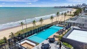 Una piscina cubierta