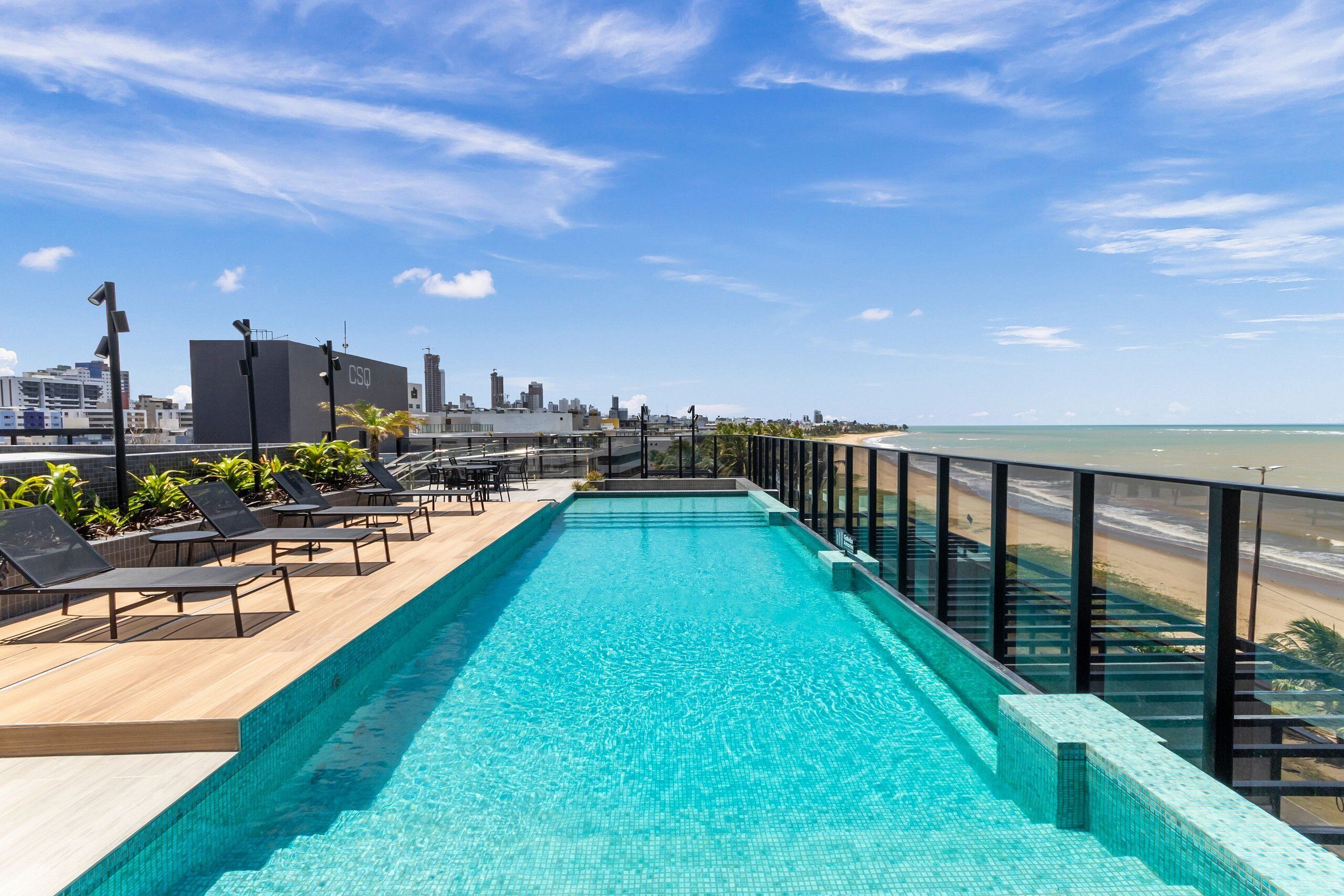 Una piscina cubierta