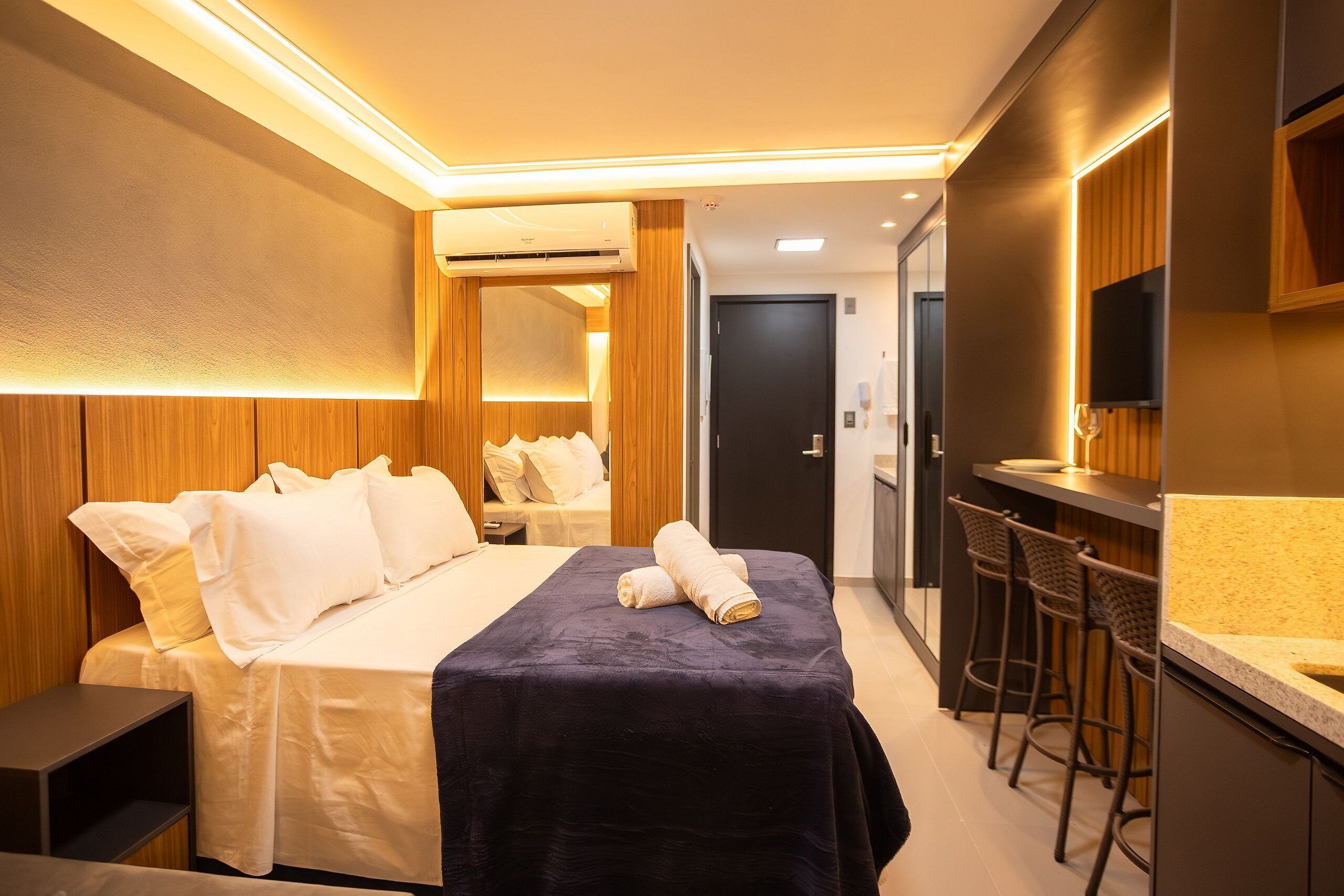 Classic Studio | Laptop workspace, free WiFi, bed sheets