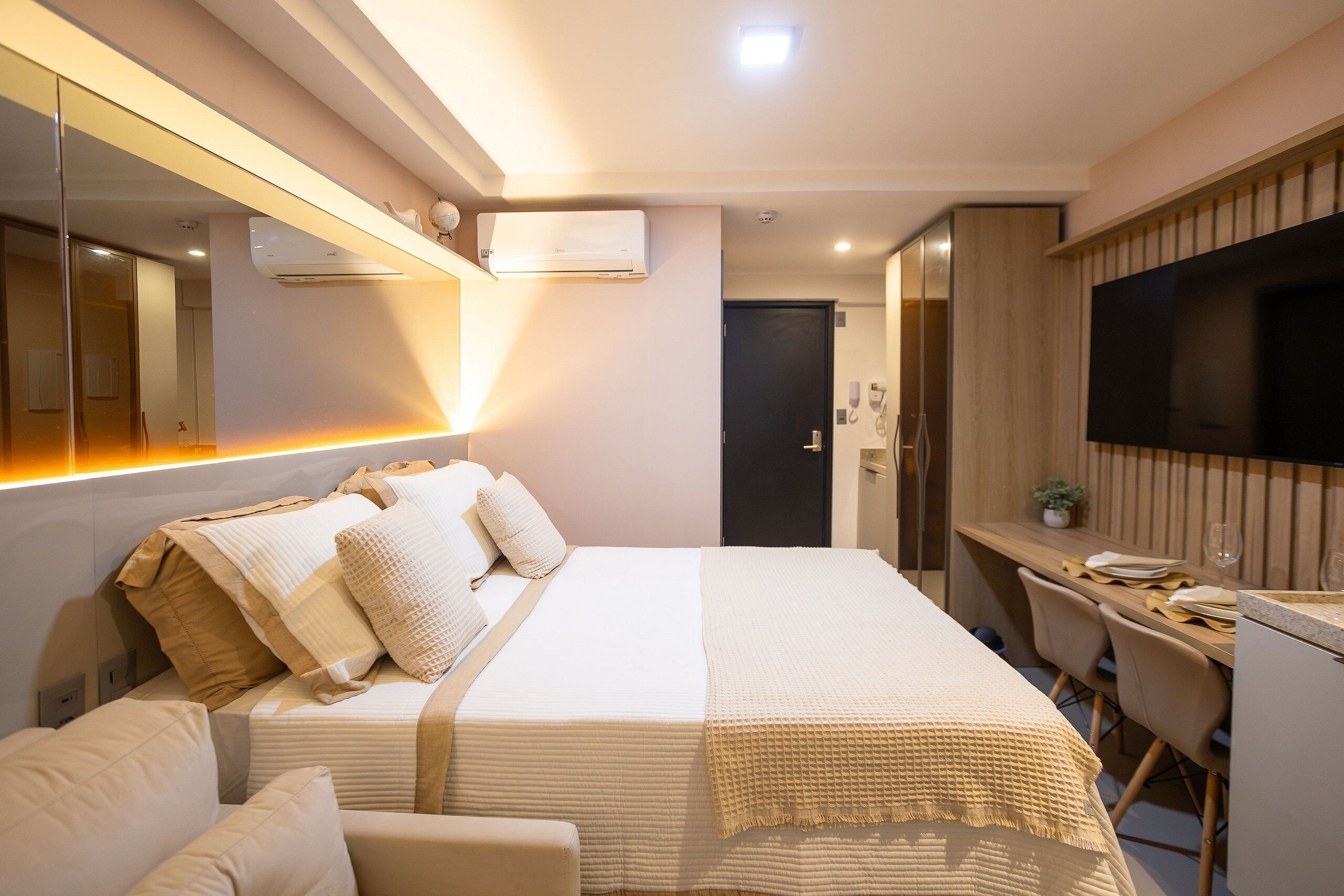 Laptop workspace, free WiFi, bed sheets