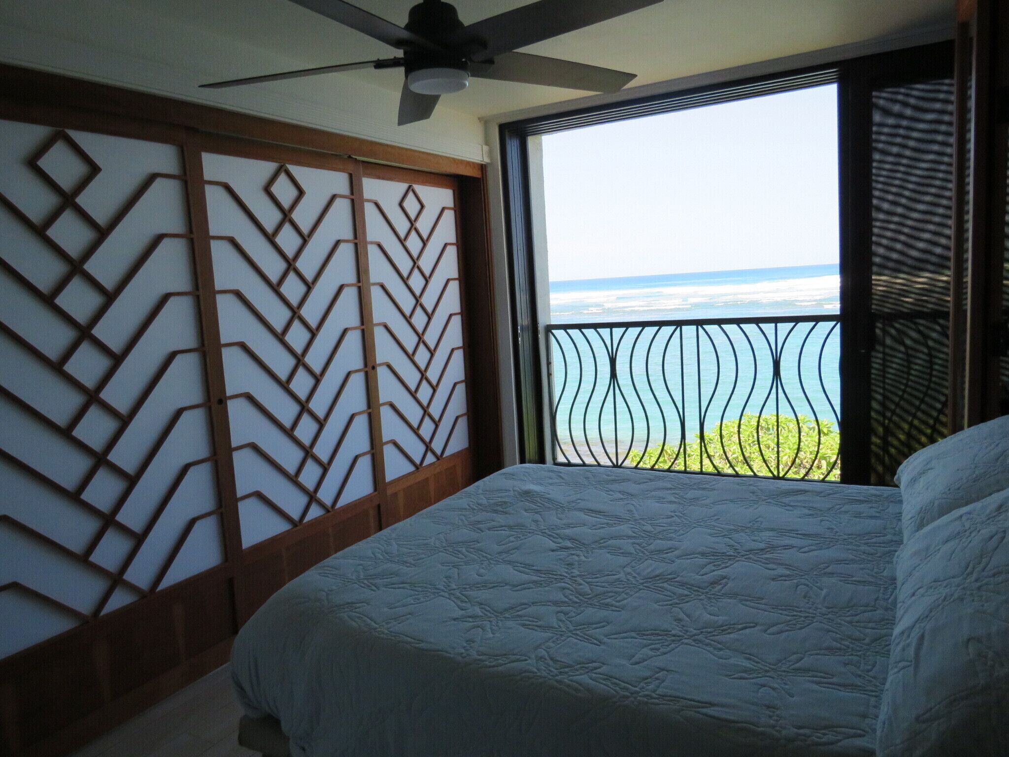 2 bedrooms, desk, iron/ironing board, travel crib