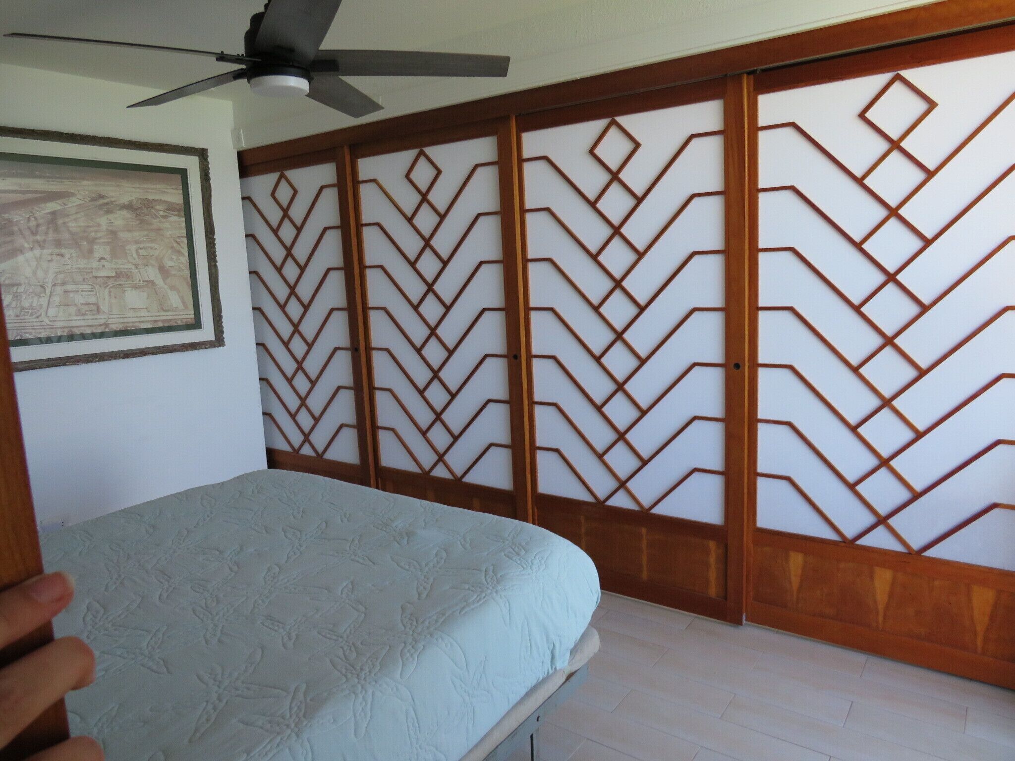 2 bedrooms, desk, iron/ironing board, travel crib