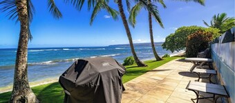 Luxurious 2-bedroom/2-bathroom oceanfront condo with pool, jacuzzi and parking
