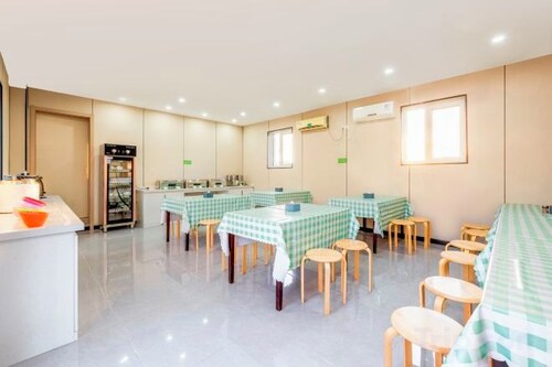 GreenTree Inn Express Hotel (Beijing Fangshan District Government Longhu Tianjie)