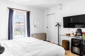 1 bedroom, WiFi, bed sheets - 2 King Bed Historic DTWN Hotel Steps 2 Restaurants (Bangor)