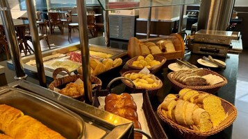Desayuno buffet incluido todos los días 