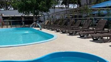 2 outdoor pools