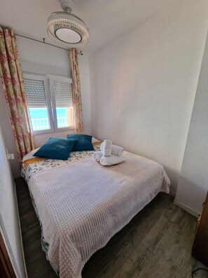 3 slaapkamers, een strijkplank/strijkijzer, wifi, beddengoed