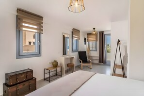 2 soverom, safe på rommet, strykejern/-brett og reiseseng for barn