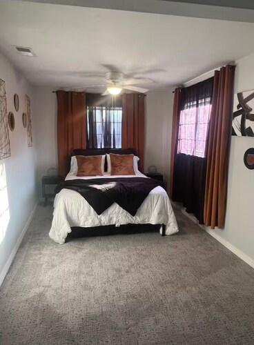 Charming 2-bedroom house in fantastic Gulfport with WiFi, AC