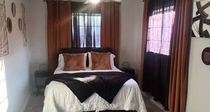 Charming 2-bedroom house in fantastic Gulfport with WiFi, AC