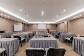 Meeting facility - Motel (Shanghai Lujiazui Yushan Road Yuanshen Sports Center) (Shanghai)