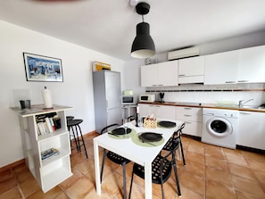 Fridge, microwave, stovetop, coffee/tea maker - Secret escape overlooking Diana Pond (Aléria)