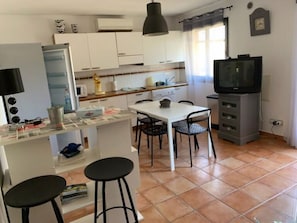Fridge, microwave, stovetop, coffee/tea maker - Secret escape overlooking Diana Pond (Aléria)