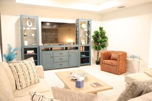 Smart TV, fireplace, books, offices