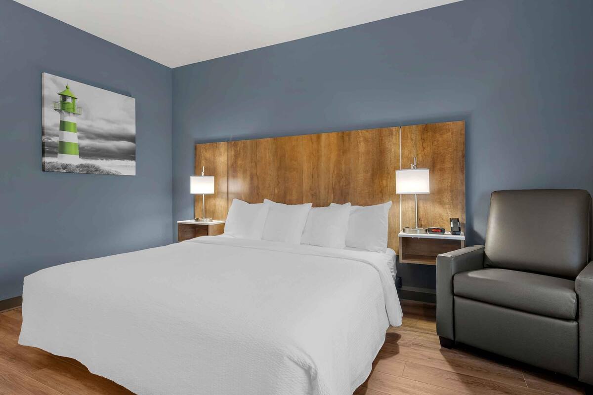1 bedroom, premium bedding, iron/ironing board, WiFi