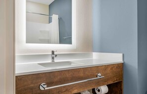 Combined shower/tub, free toiletries, towels, toilet paper - Extended Stay America Premier Suites – Phoenix - Chandler – Airport (Chandler)
