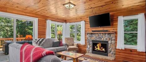 Smart-tv och eldstad