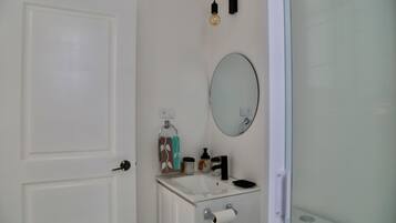 Hårføner, håndklær, såpe og toalettpapir