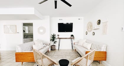 Modern Spacious Pet Friendly 4 Bed 2 Bath Condo Across From Boardwalk