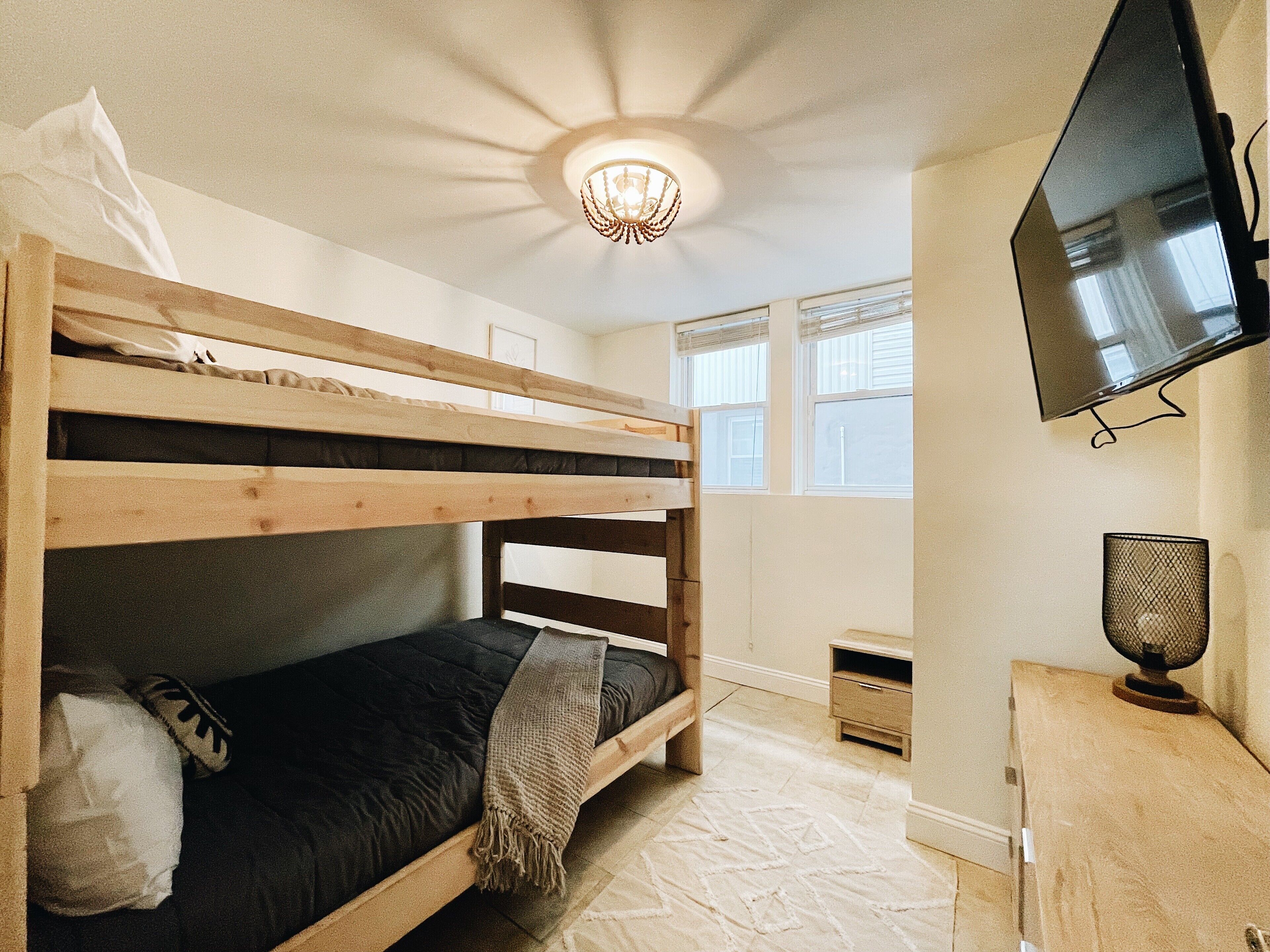 4 bedrooms, iron/ironing board, free WiFi, bed sheets