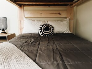4 habitaciones, tabla de planchar con plancha y wifi gratis 