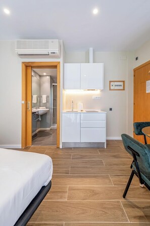 Bügeleisen/Bügelbrett, WLAN, Bettwäsche