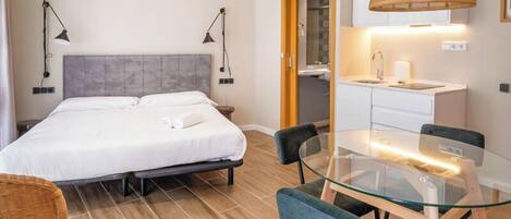 Iron/ironing board, WiFi, bed sheets