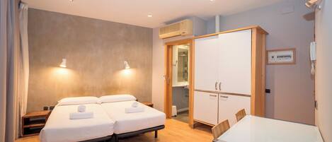 Bügeleisen/Bügelbrett, WLAN, Bettwäsche